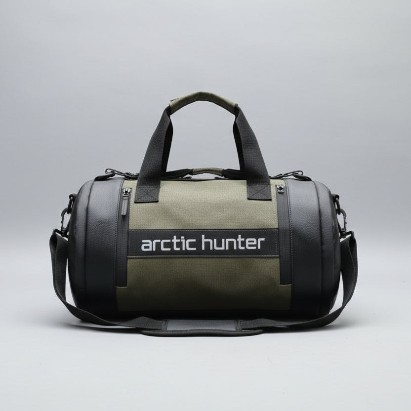 Two green duffel bags with black handles and 'arctic hunter' branding on a grassy background.