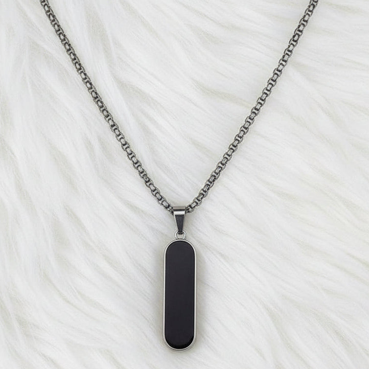 Stylish and classic pendant necklace